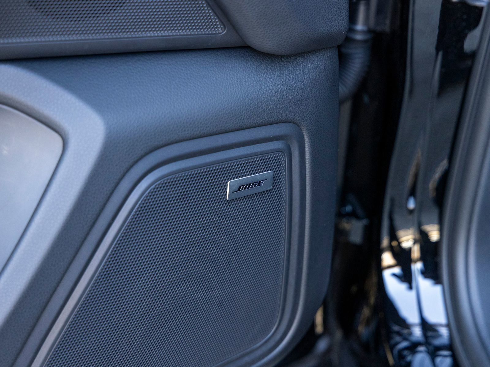 Certified 2025 Porsche Macan AWD/4WD image 26