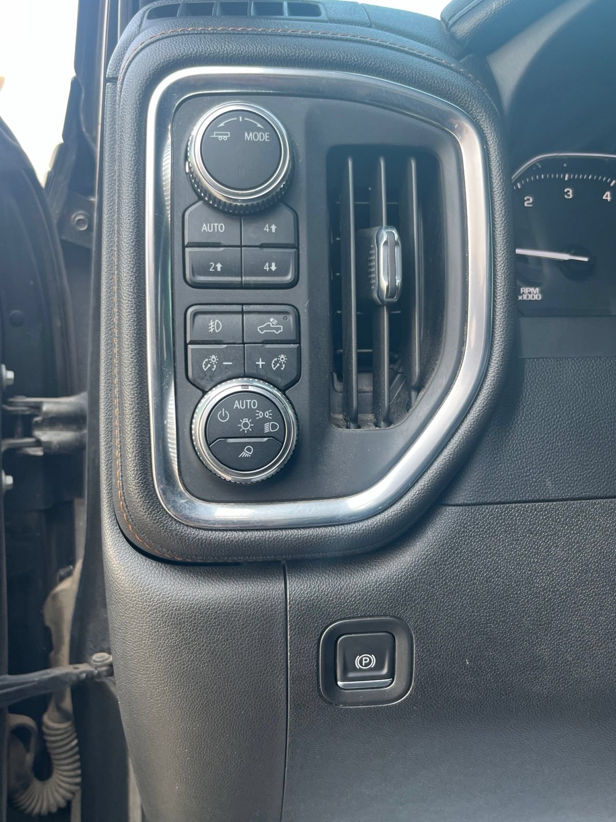 Used 2022 GMC Sierra 3500 AT4 w/ AT4 Preferred Package AWD/4WD image 12