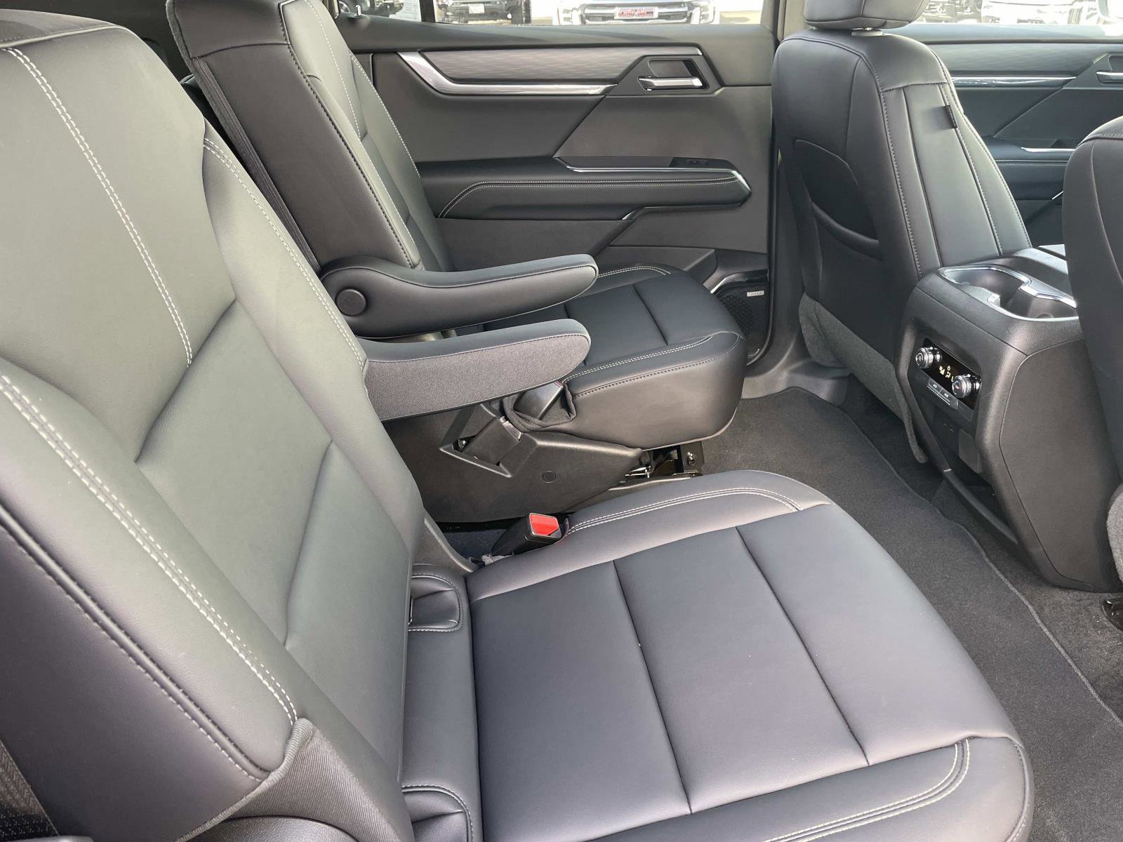 Used 2025 GMC Acadia Elevation w/ Elevation Premium Package image 27