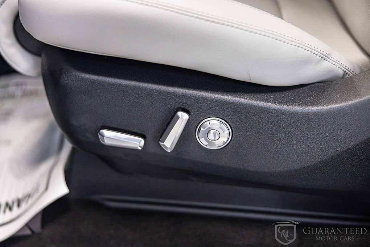 Used 2025 Lincoln Navigator Reserve image 22