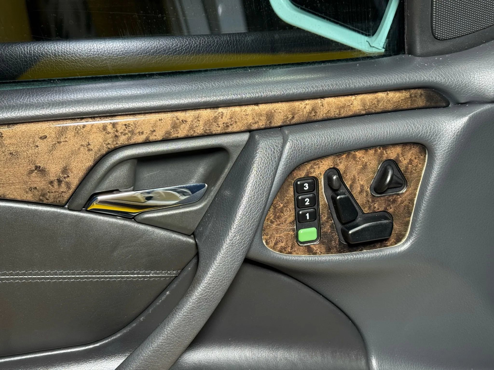 Used 2000 Mercedes-Benz E 55 AMG Sedan image 35