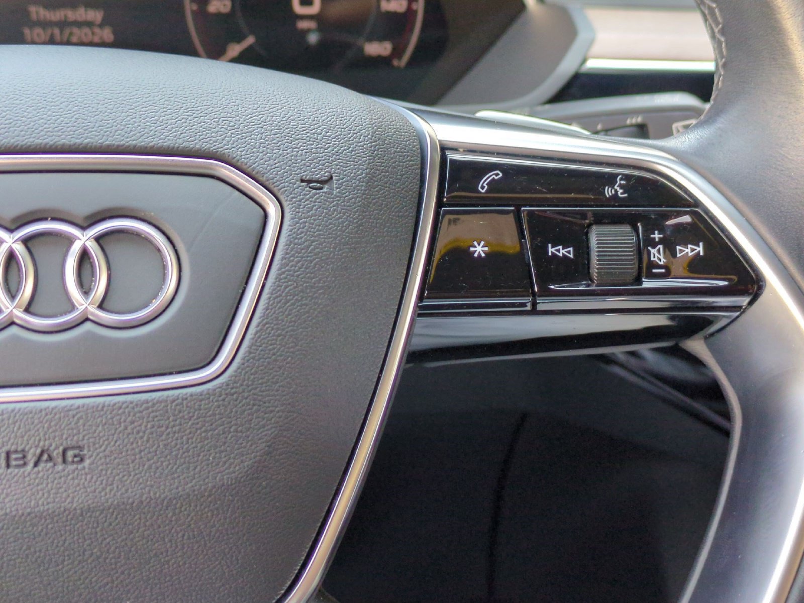 Used 2024 Audi Q8 e-tron Premium Plus AWD/4WD image 11