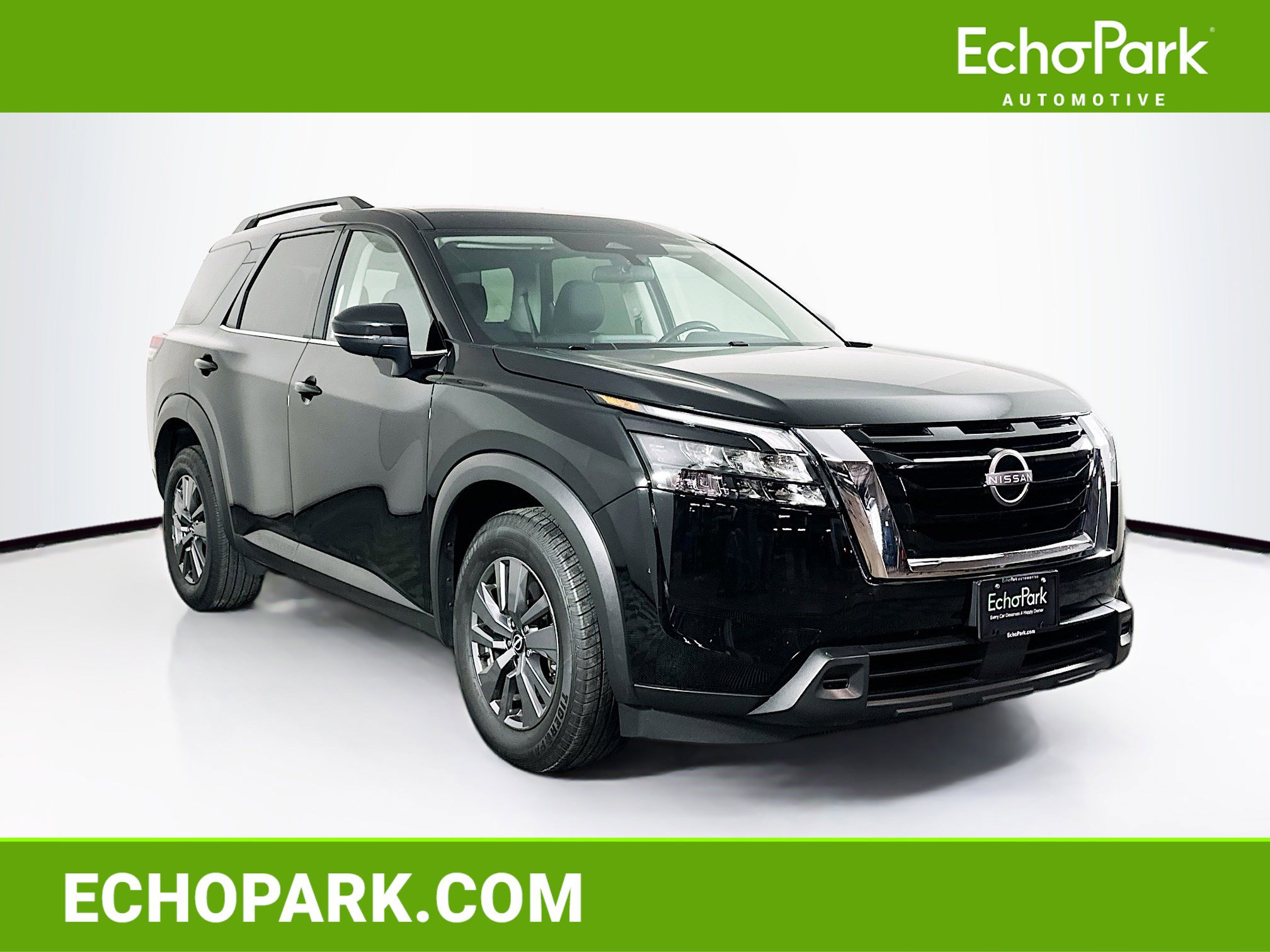 Used 2024 Nissan Pathfinder SV image 1