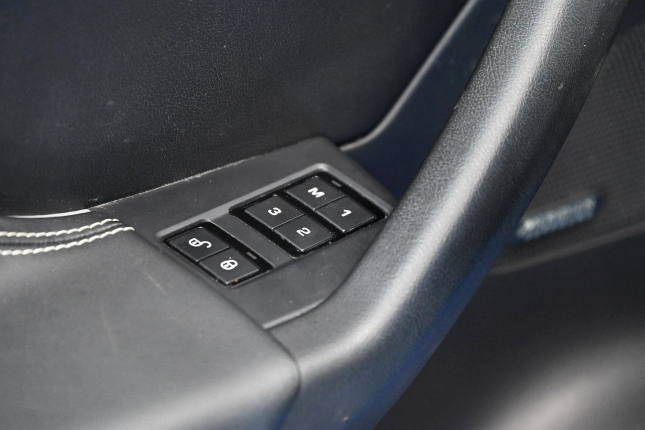 Used 2020 Jaguar F-PACE SVR image 17