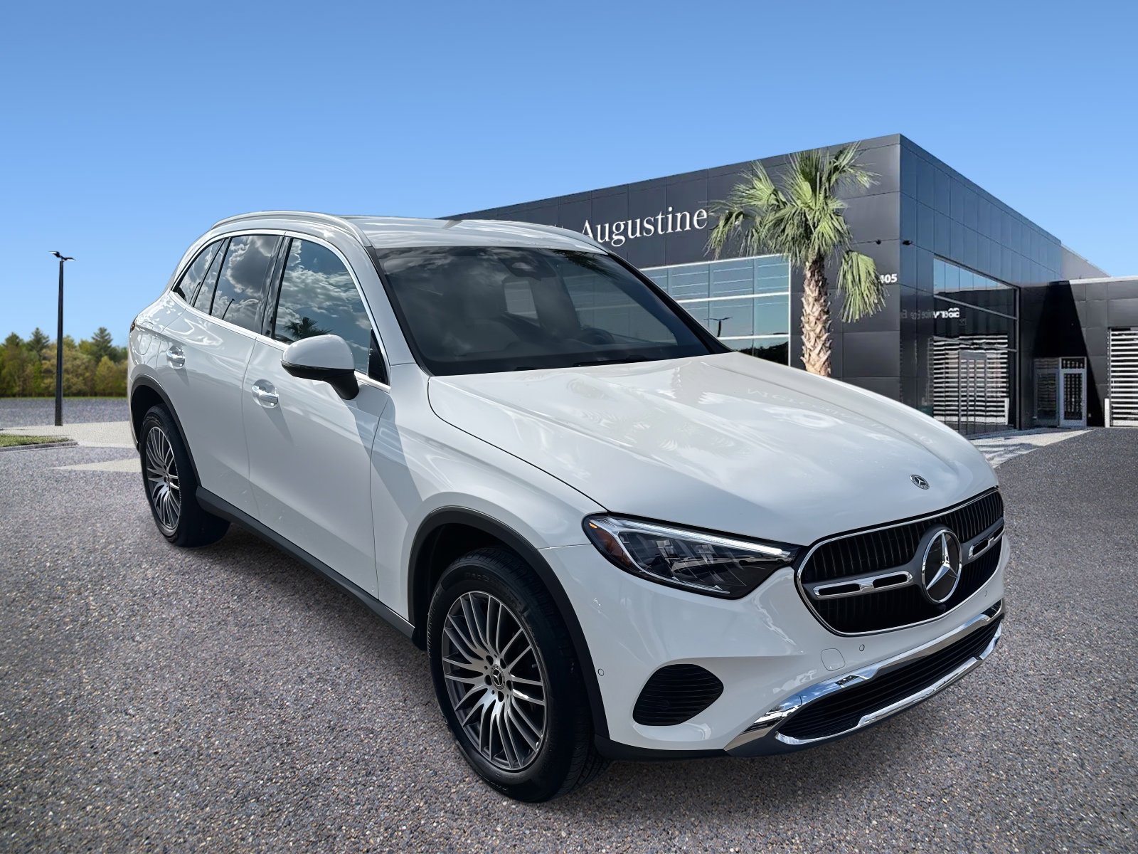 Used 2025 Mercedes-Benz GLC 300 image 1