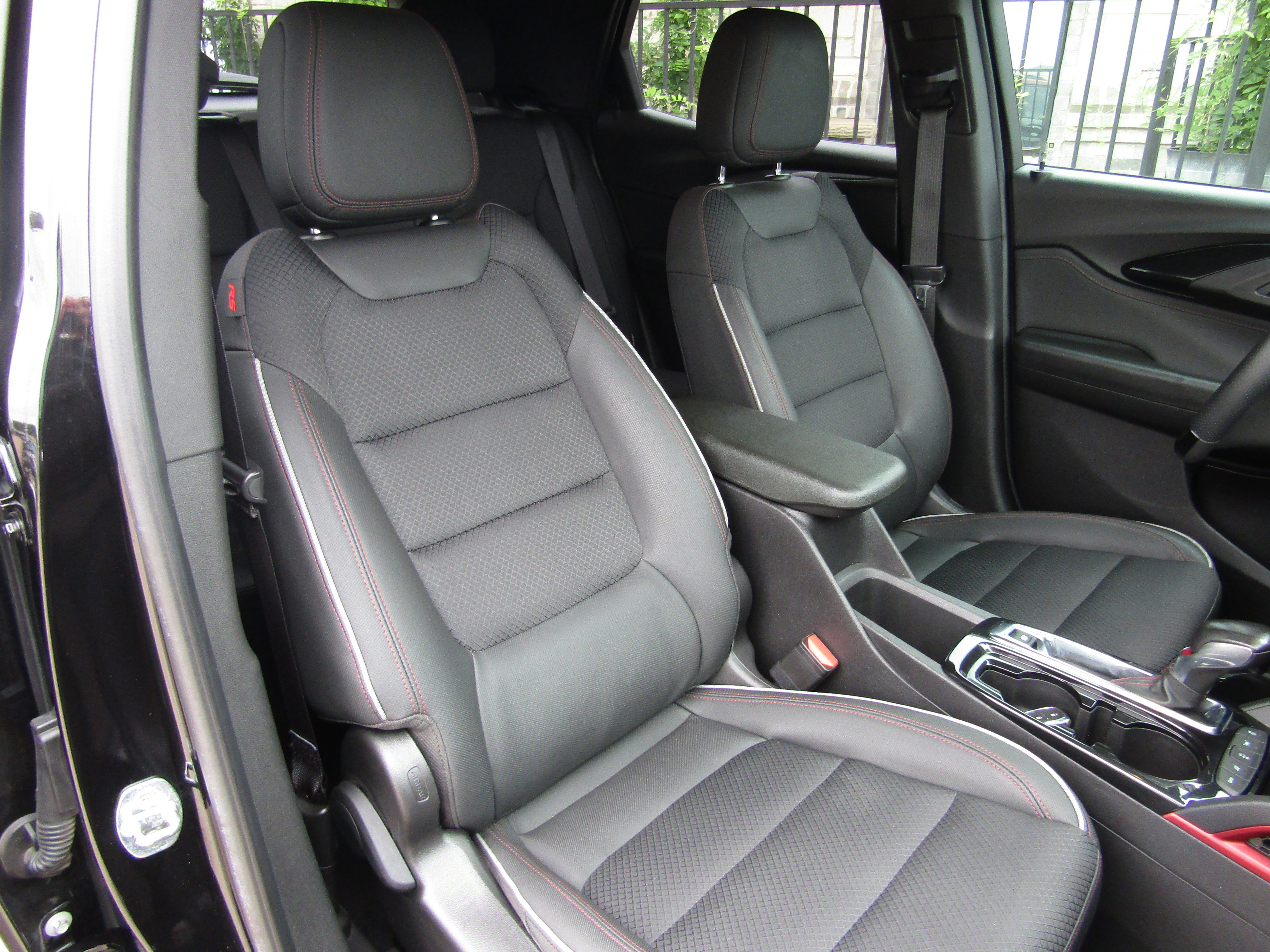 Used 2021 Chevrolet TrailBlazer RS w/ Technology Package image 11