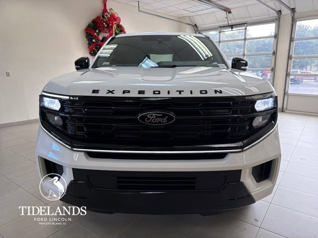 New 2025 Ford Expedition Platinum w/ Stealth Appearance Package image 3
