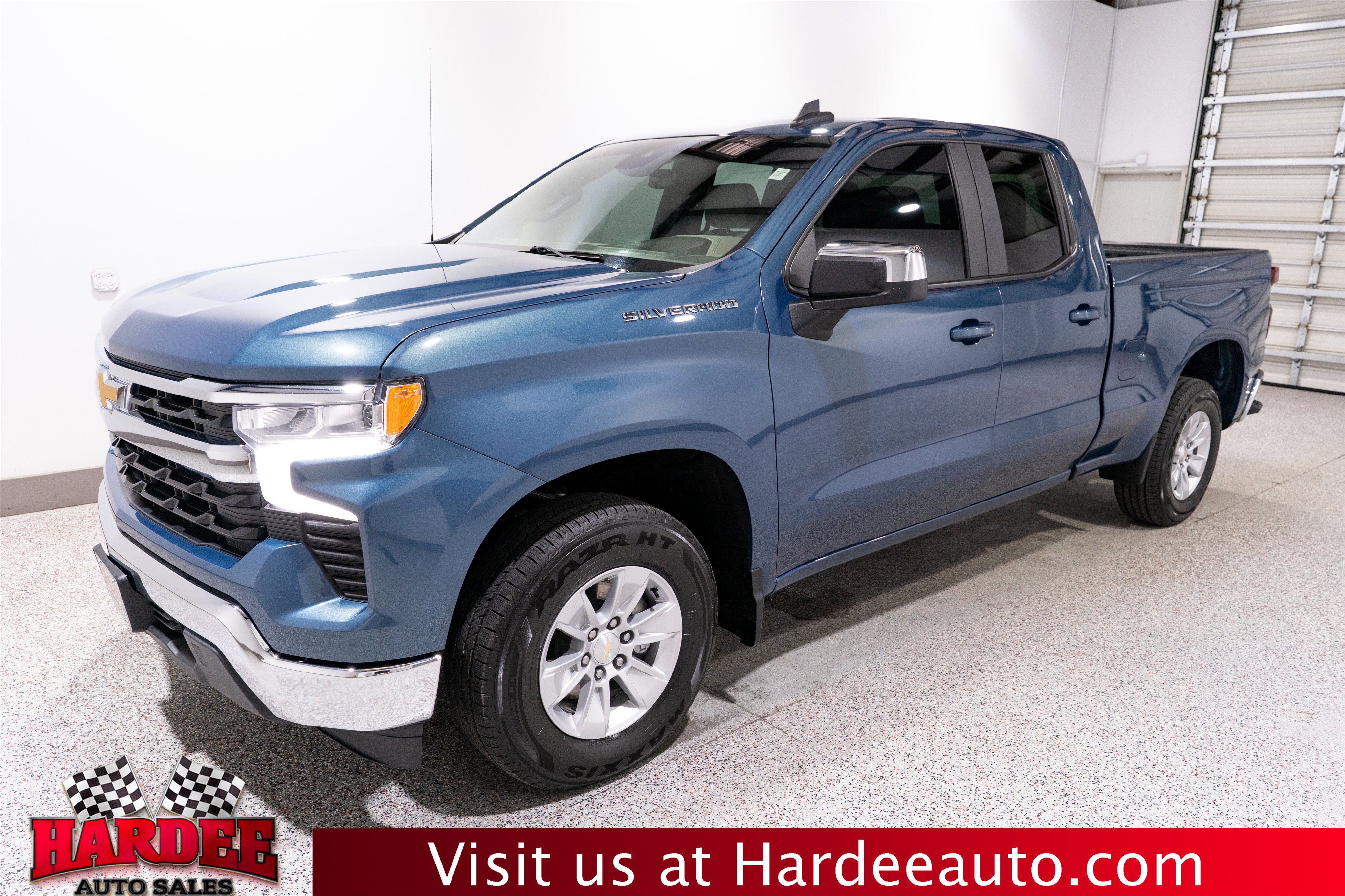 Used 2024 Chevrolet Silverado 1500 LT RWD image 2