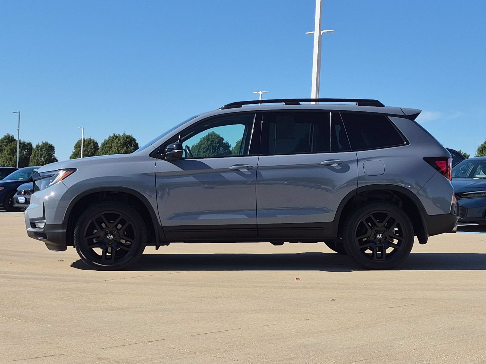Certified 2024 Honda Passport Black Edition image 9