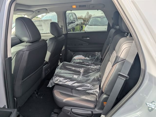 New 2026 Nissan Pathfinder Platinum image 10