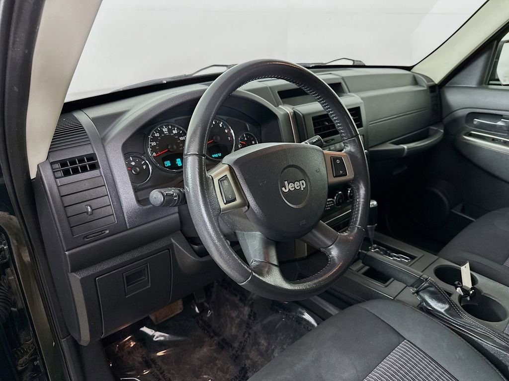 Used 2010 Jeep Liberty Renegade AWD/4WD image 14