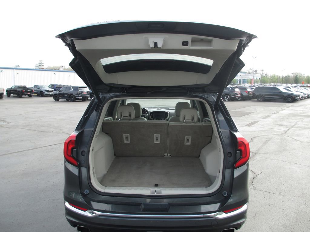 Used 2019 GMC Terrain Denali w/ Advanced Safety Package image 8