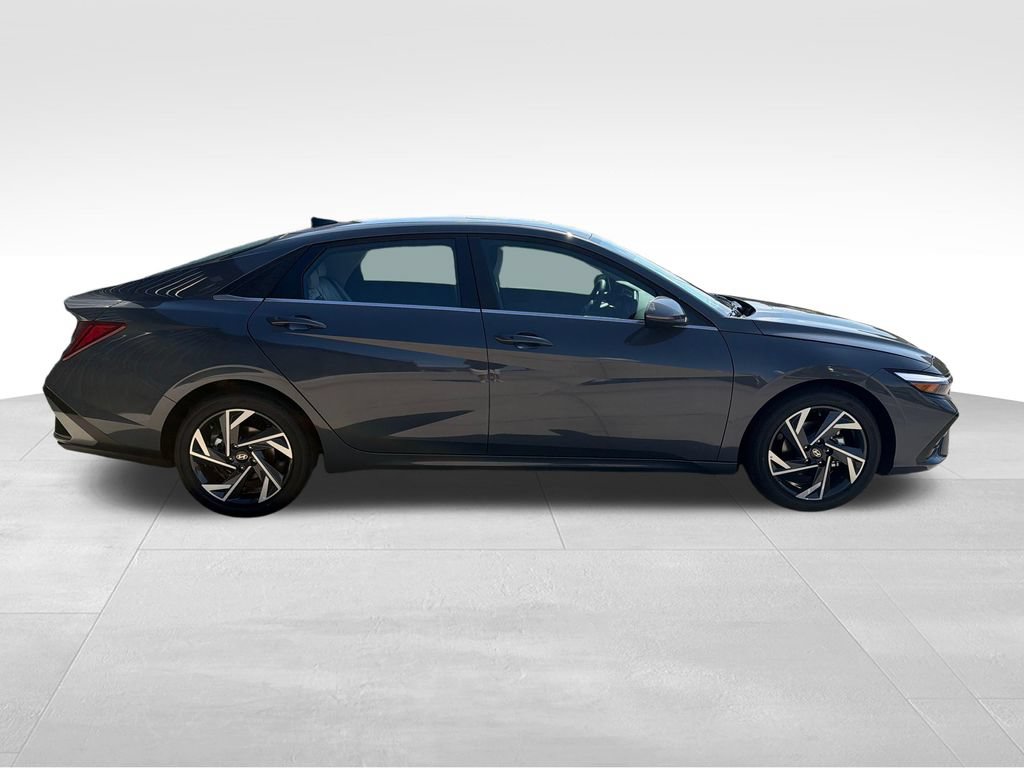 New 2026 Hyundai Elantra Limited FWD image 8