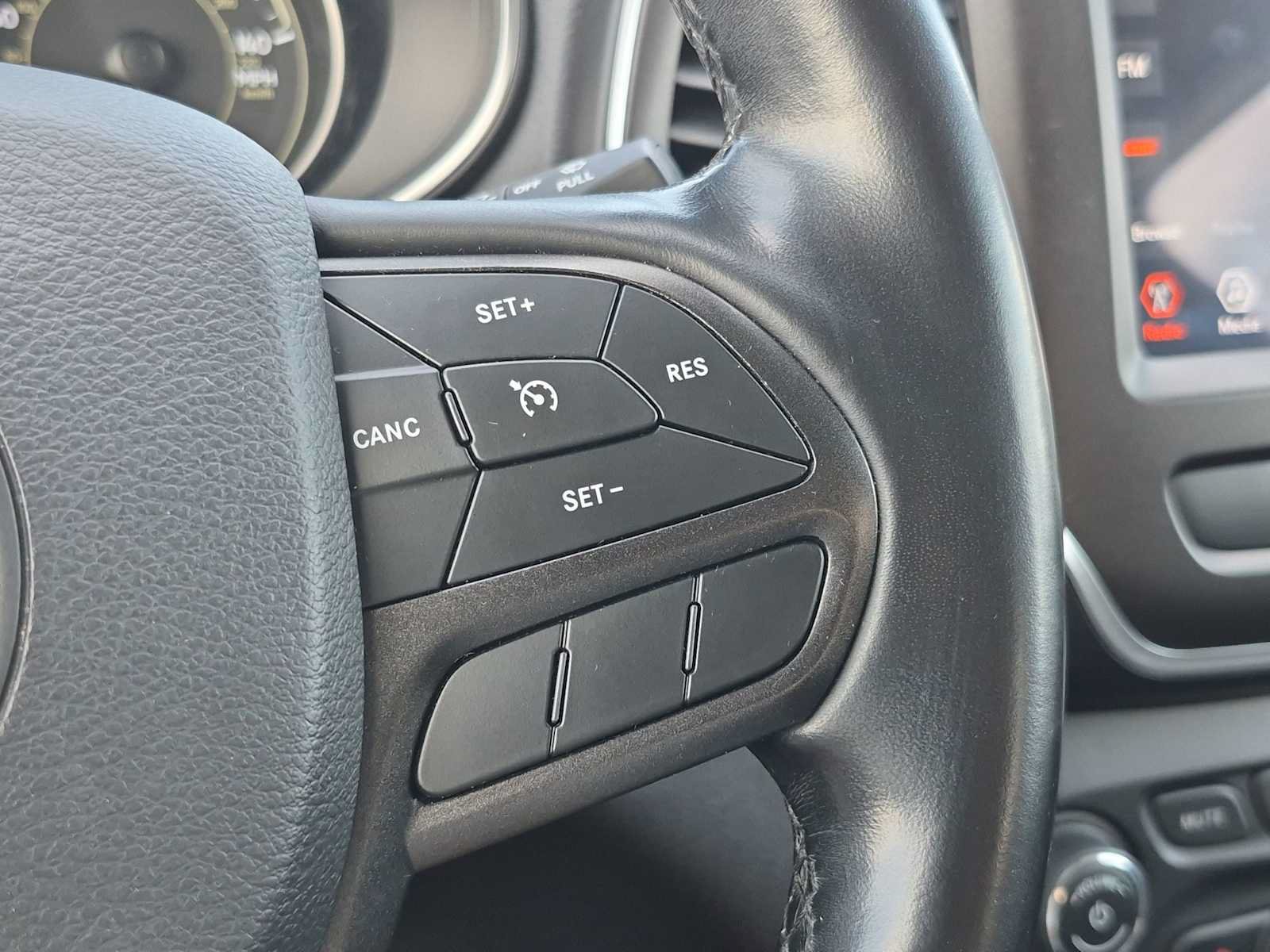 Used 2020 Jeep Cherokee Trailhawk w/ Cold Weather Group AWD/4WD image 24