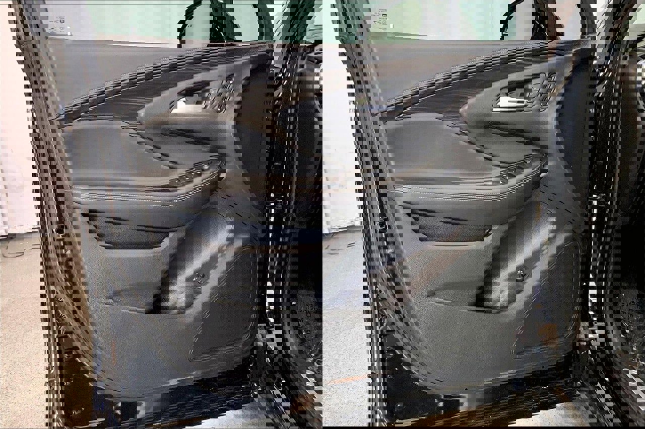 Used 2020 Buick Envision Essence w/ Experience Buick Package image 25