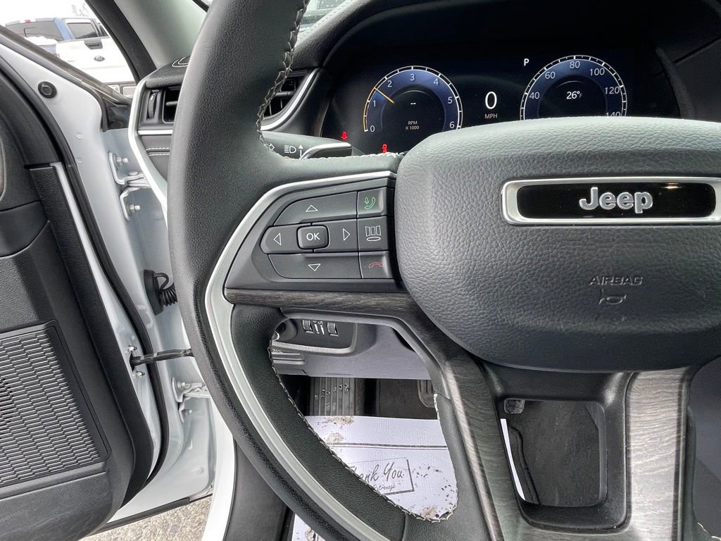 Used 2023 Jeep Grand Cherokee Limited AWD/4WD image 15