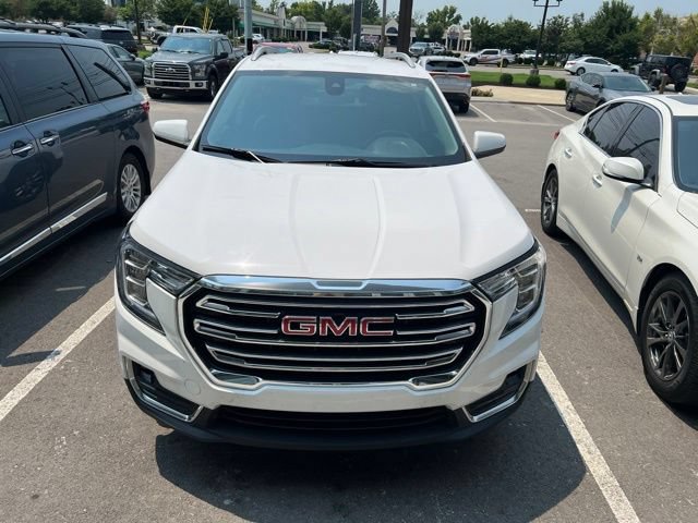 Used 2023 GMC Terrain SLT FWD image 2