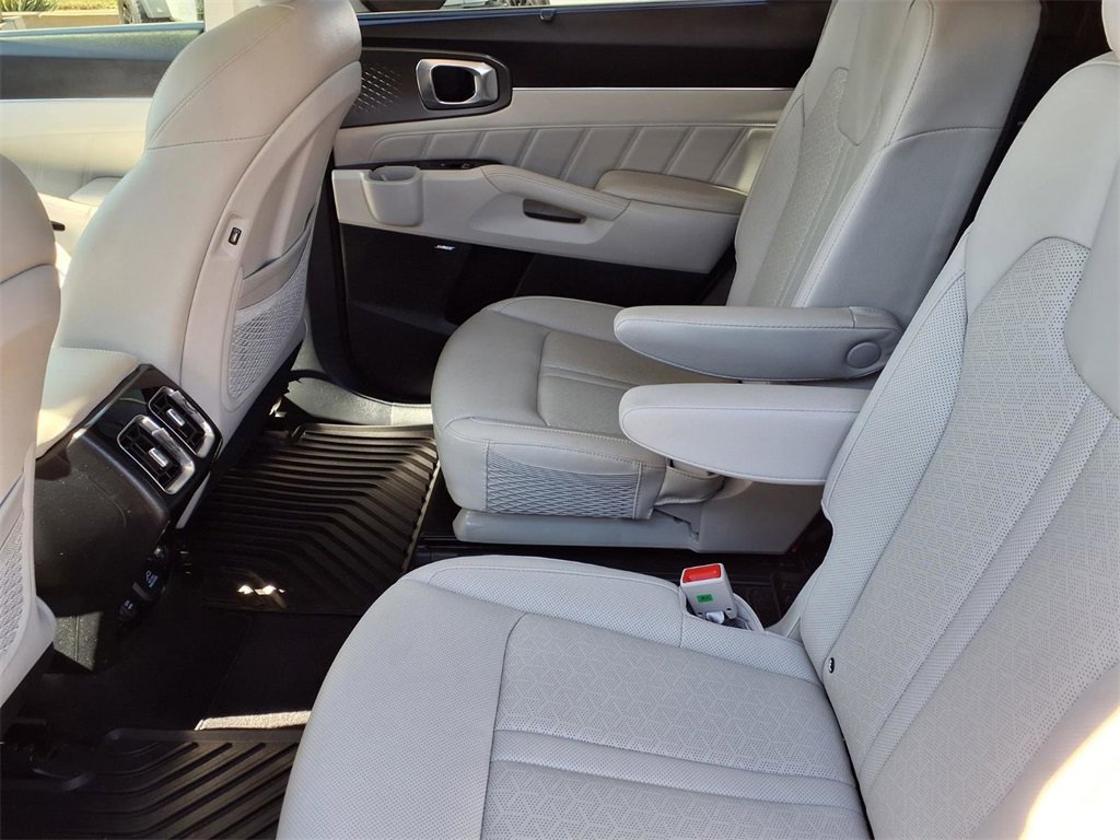 Certified 2024 Kia Sorento SX Prestige image 11