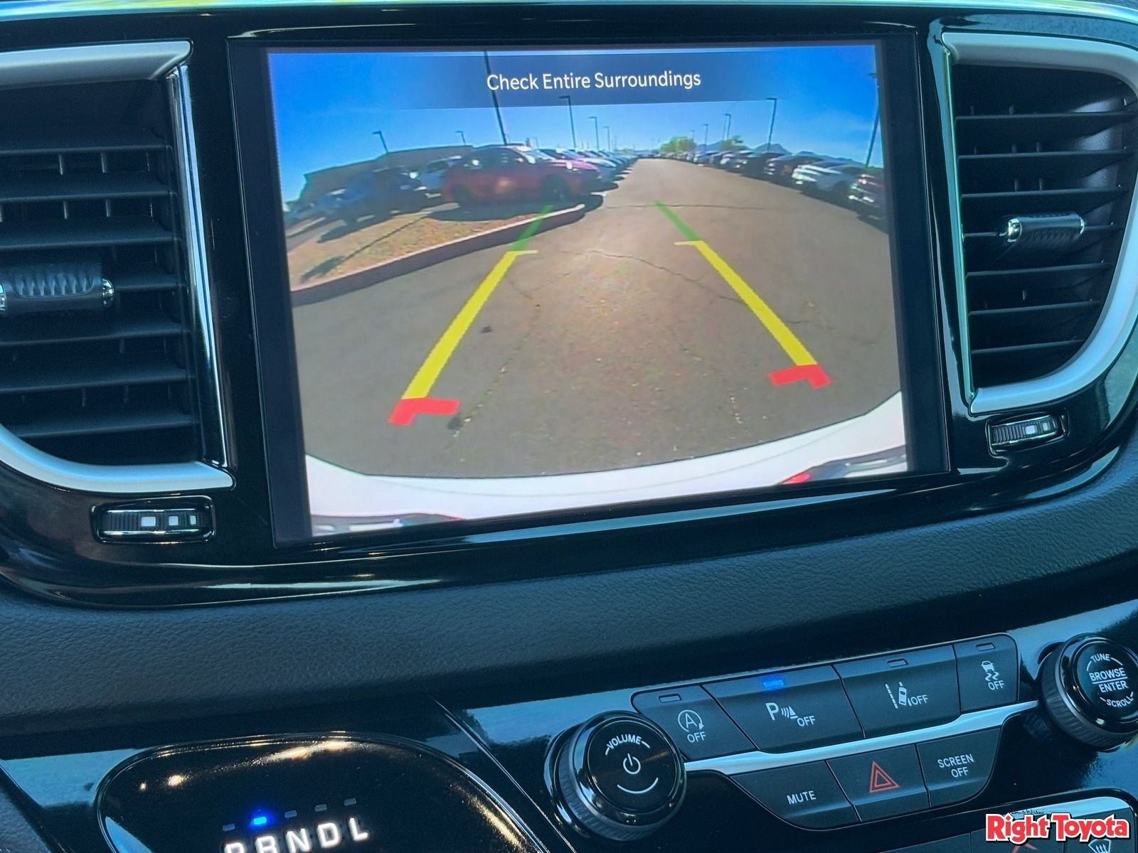 Used 2025 Chrysler Voyager LX image 24