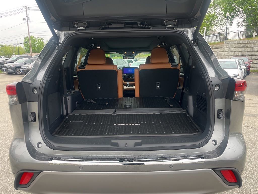 New 2026 Toyota Highlander Platinum AWD/4WD image 6