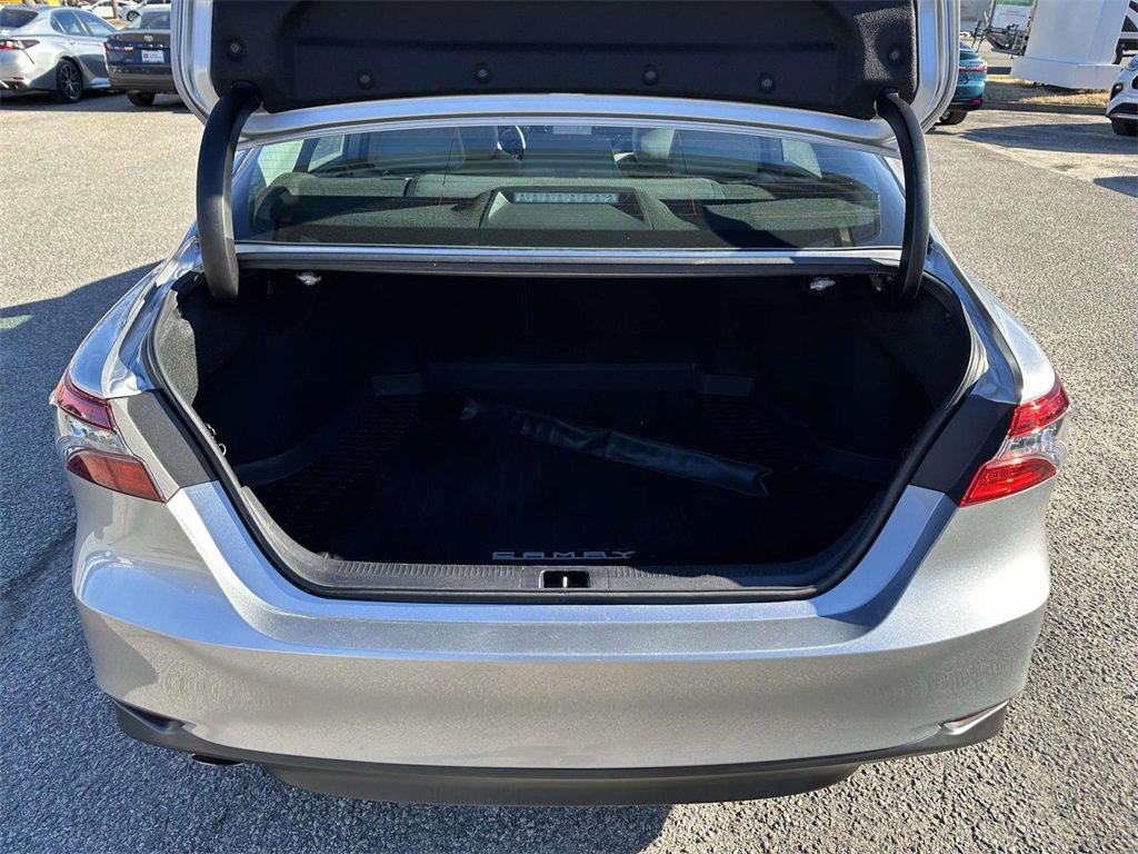 Used 2021 Toyota Camry XLE image 16