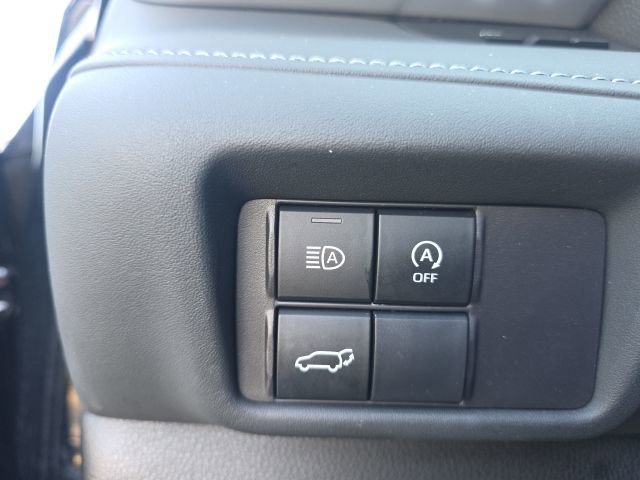 Used 2024 Toyota Highlander XLE AWD/4WD image 16