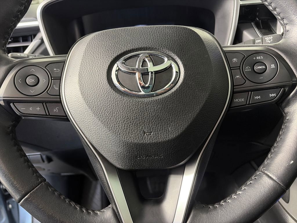 Used 2023 Toyota Corolla Cross XLE w/ Convenience Package AWD/4WD image 16