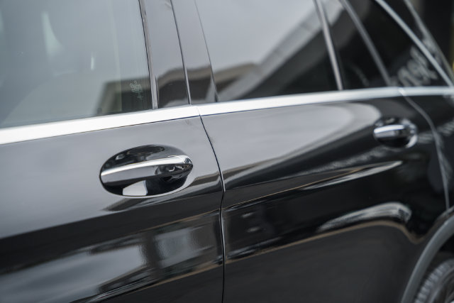 Used 2019 Mercedes-Benz GLC 350e 4MATIC w/ Premium Package image 17