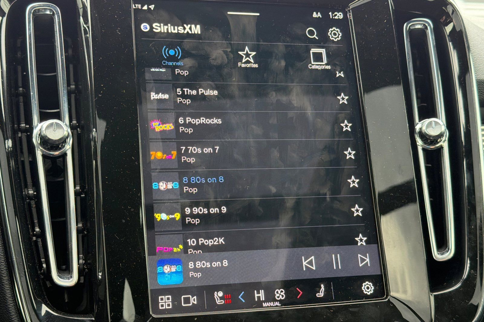 Used 2025 Volvo XC40 B5 Ultra w/ Climate Package image 18