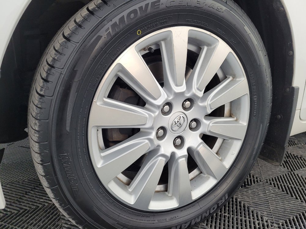 Used 2017 Toyota Sienna XLE w/ XLE Navigation Package AWD/4WD image 31