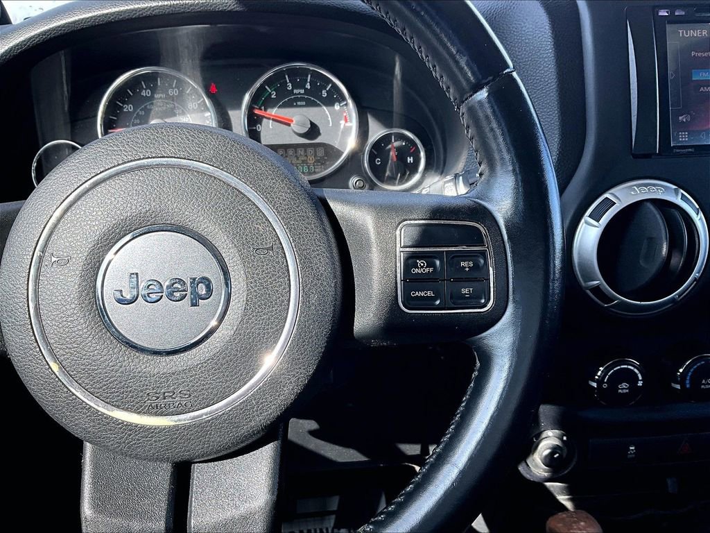 Used 2014 Jeep Wrangler Rubicon w/ Power Convenience Group AWD/4WD image 17
