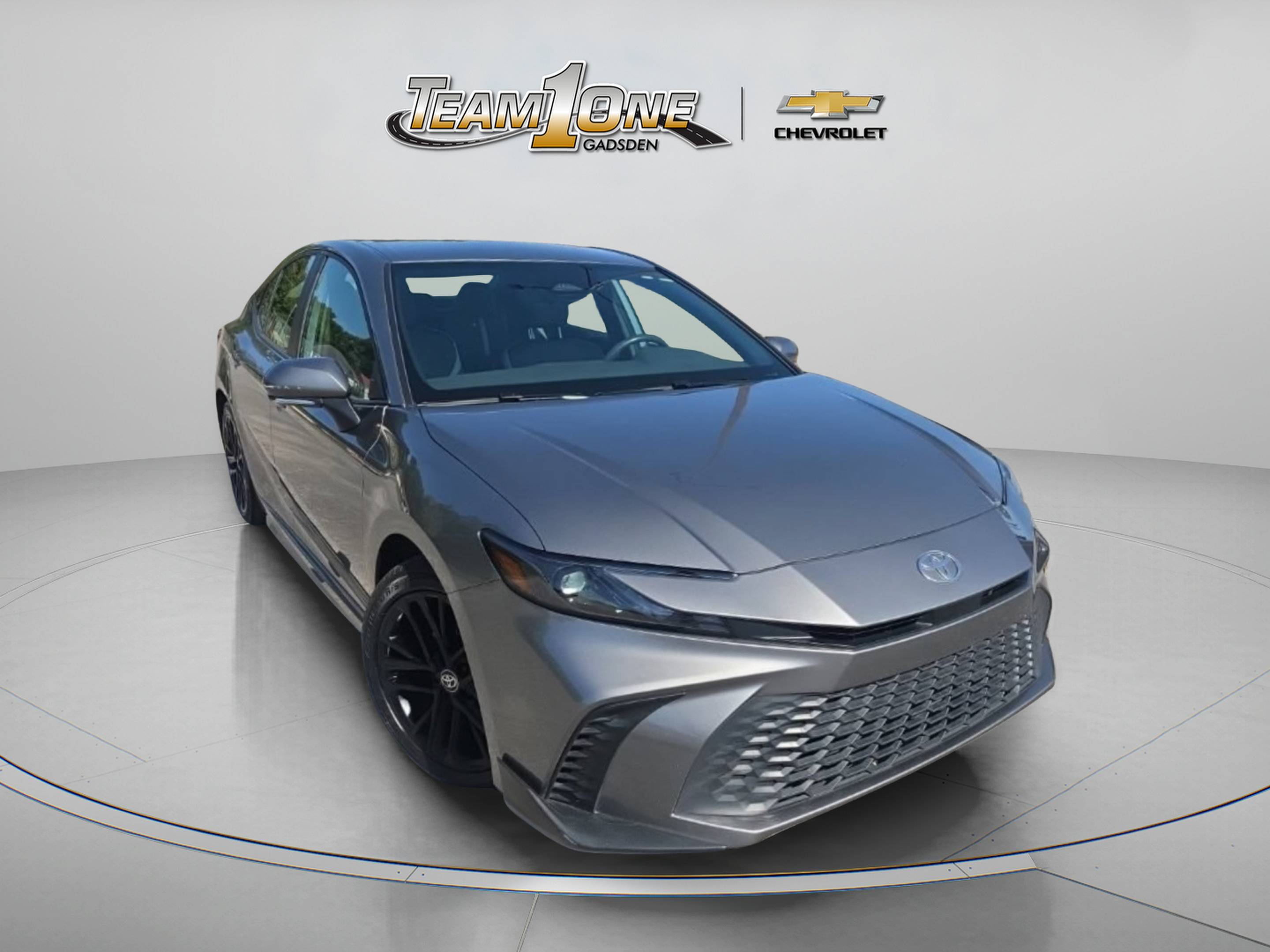 Used 2025 Toyota Camry SE FWD image 1