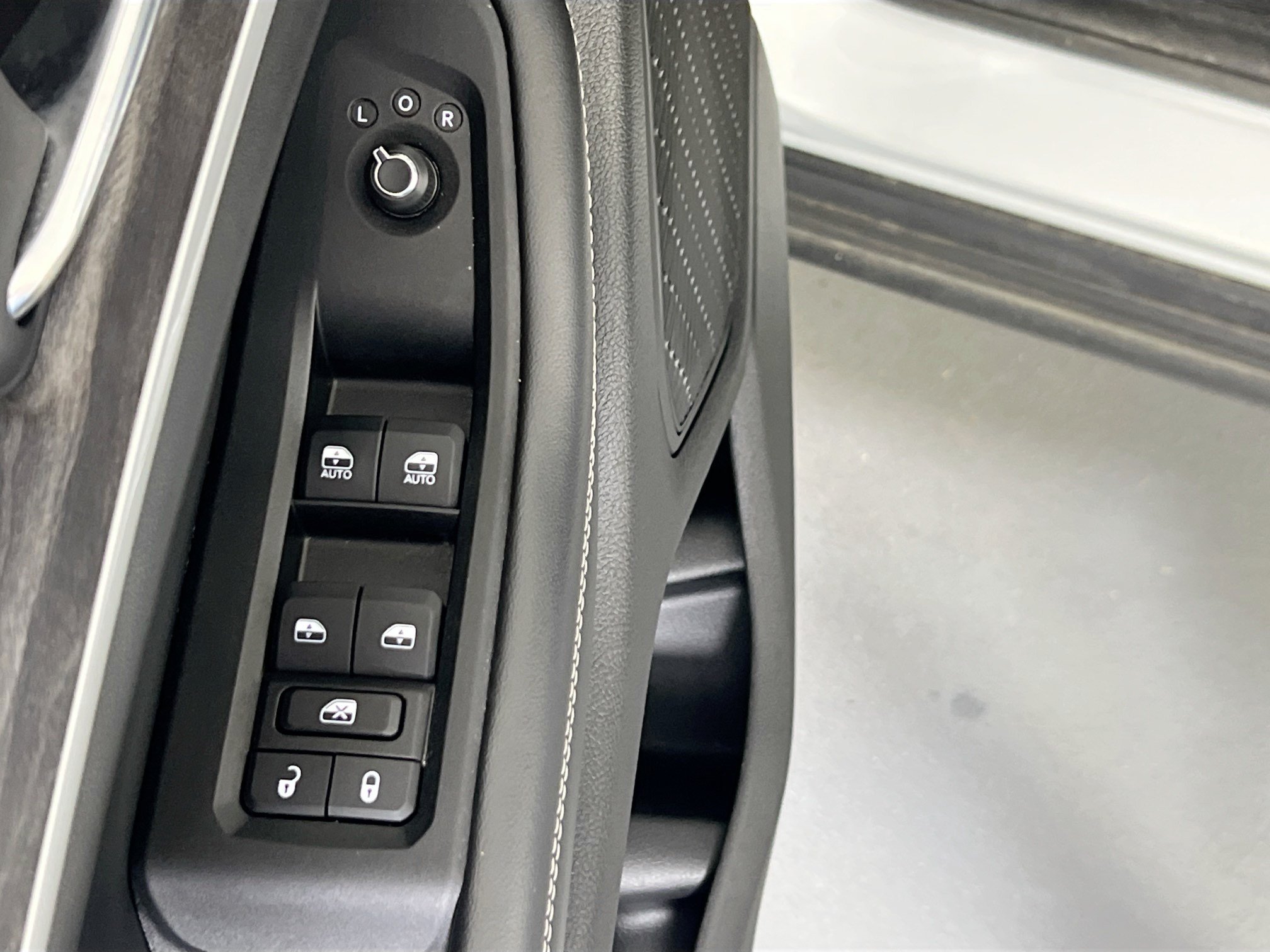 Used 2024 Jeep Grand Cherokee L Limited AWD/4WD image 18