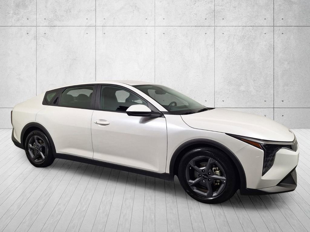 Used 2025 Kia K4 FWD image 3