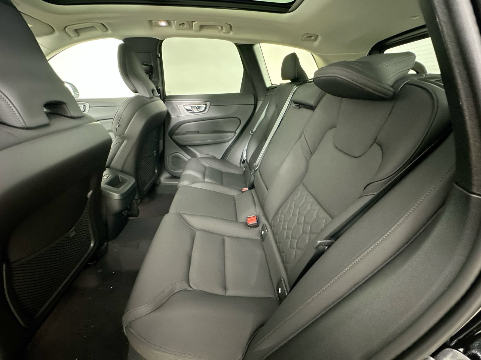 New 2026 Volvo XC60 B5 Plus w/ Protection Package Premier AWD/4WD image 38