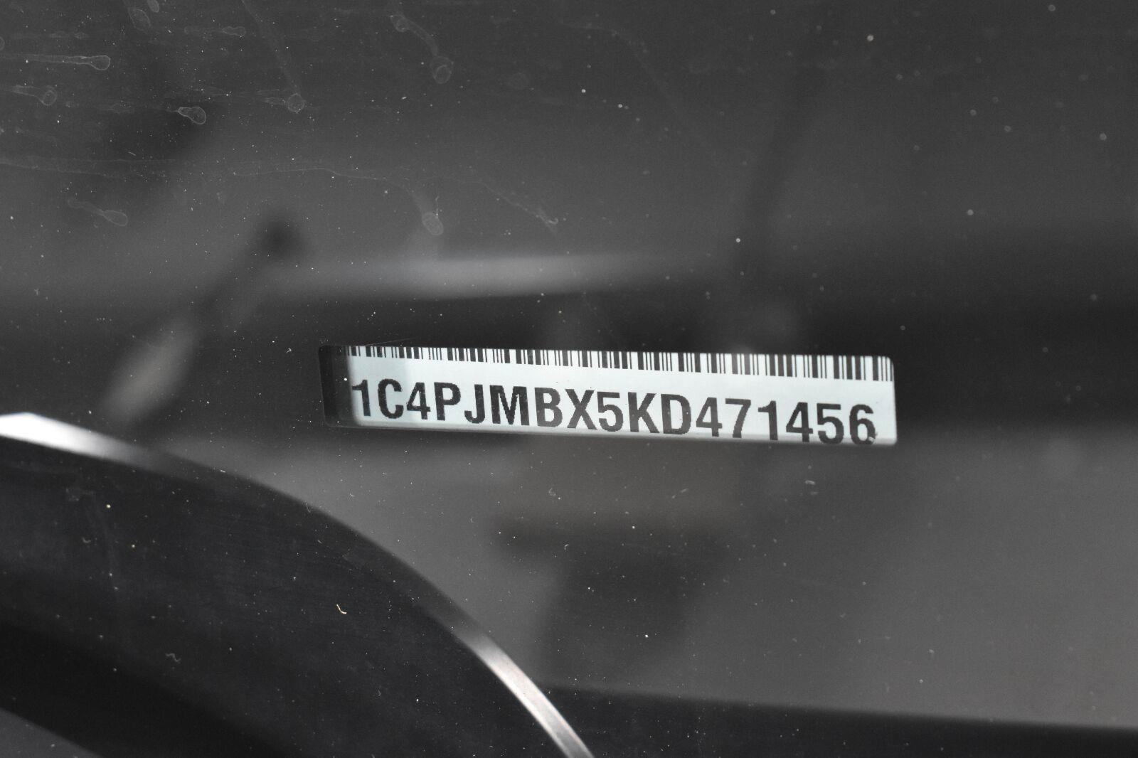 Used 2019 Jeep Cherokee Trailhawk AWD/4WD image 33