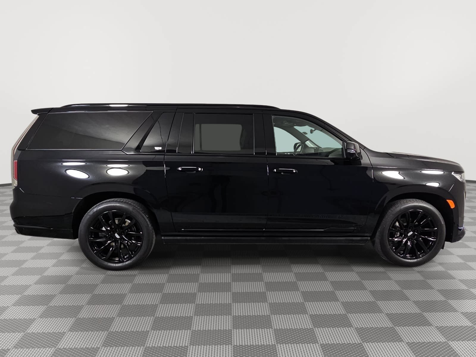 Used 2023 Cadillac Escalade ESV Sport Platinum w/ LPO, ONYX Package AWD/4WD image 9