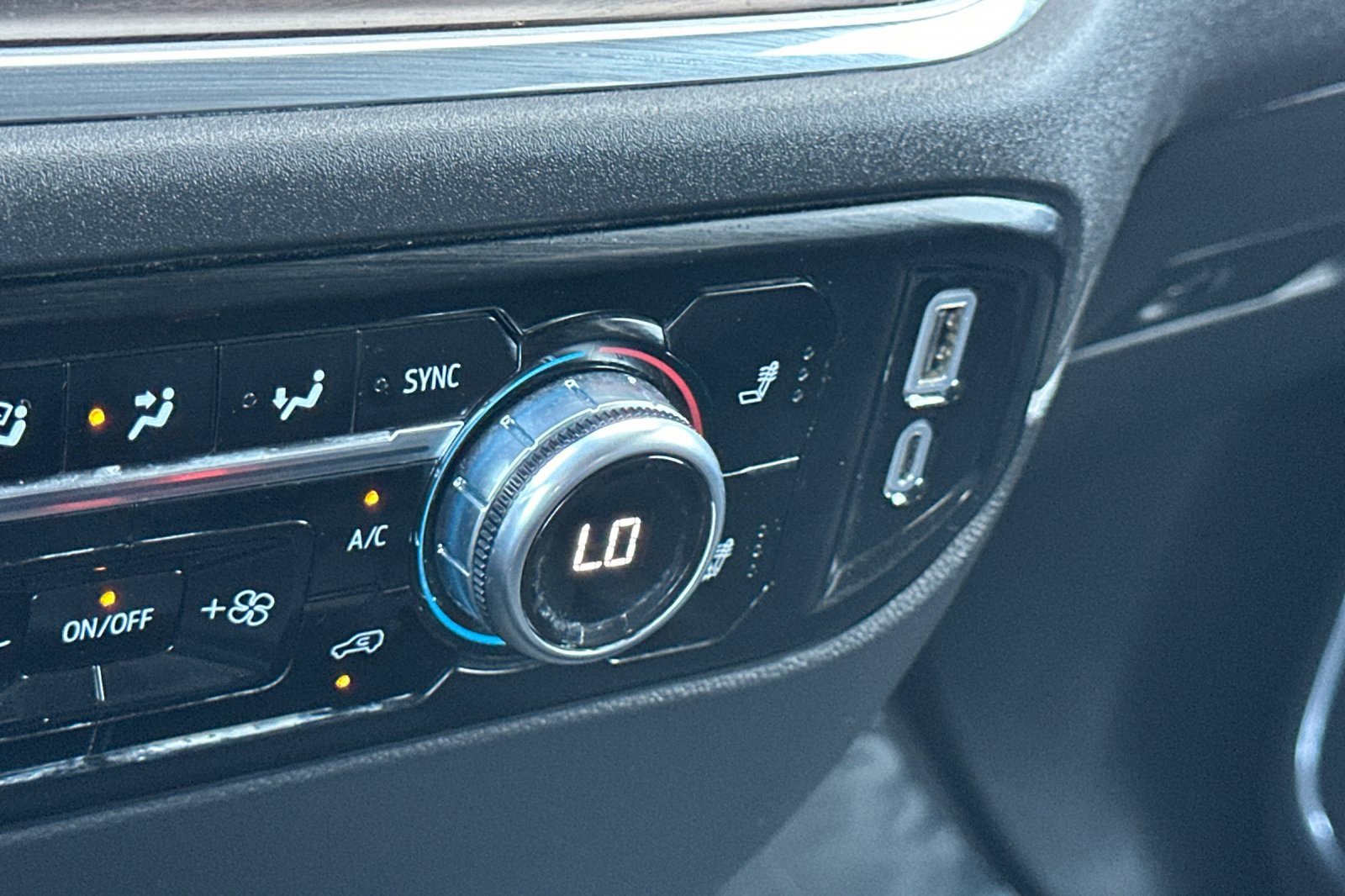 Used 2024 GMC Sierra 1500 SLT image 28