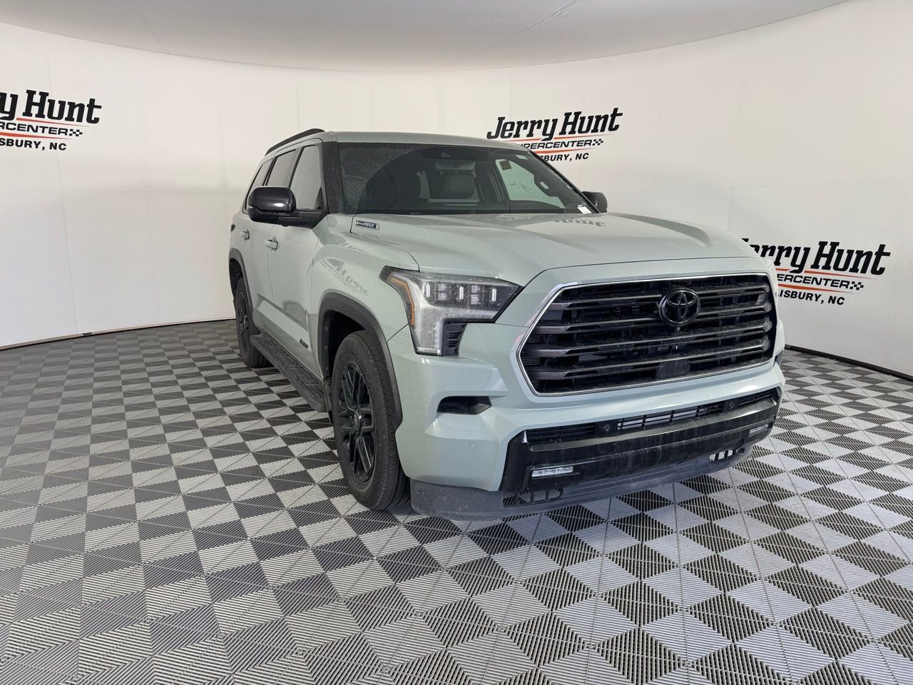 Used 2025 Toyota Sequoia Limited w/ Tow Technology Package image 8