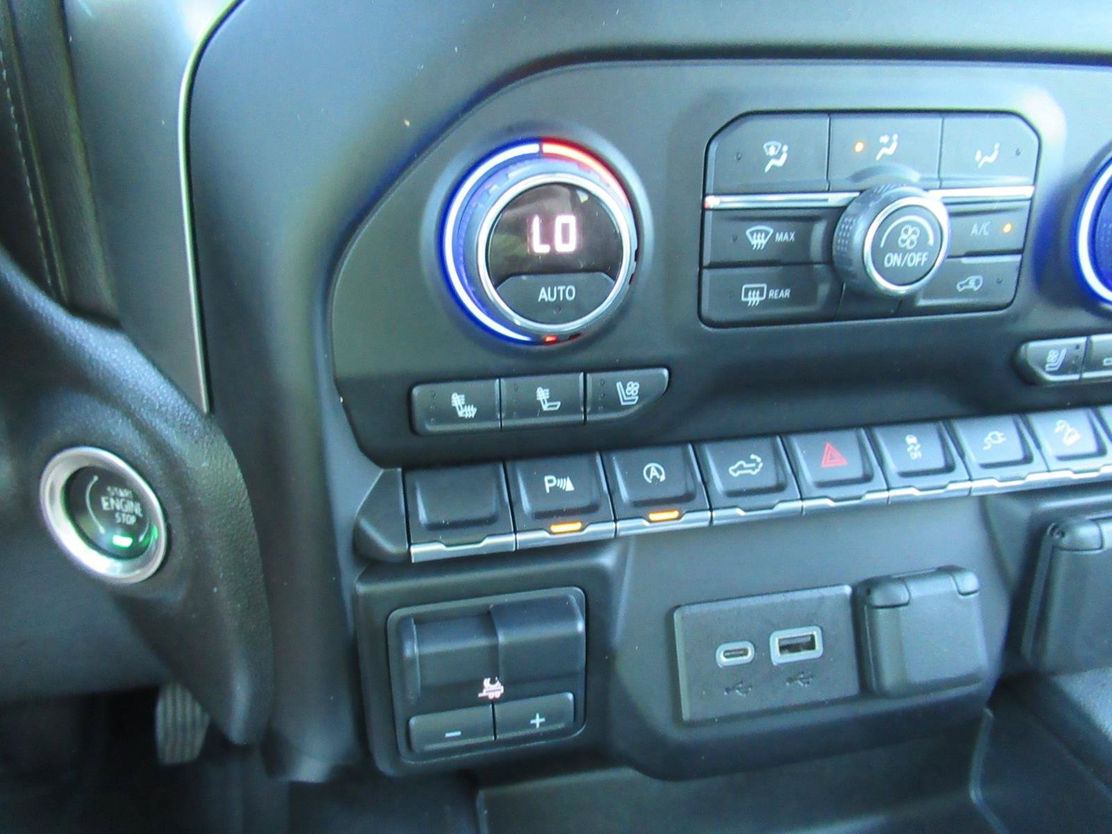 Used 2021 Chevrolet Silverado 1500 LTZ AWD/4WD image 31