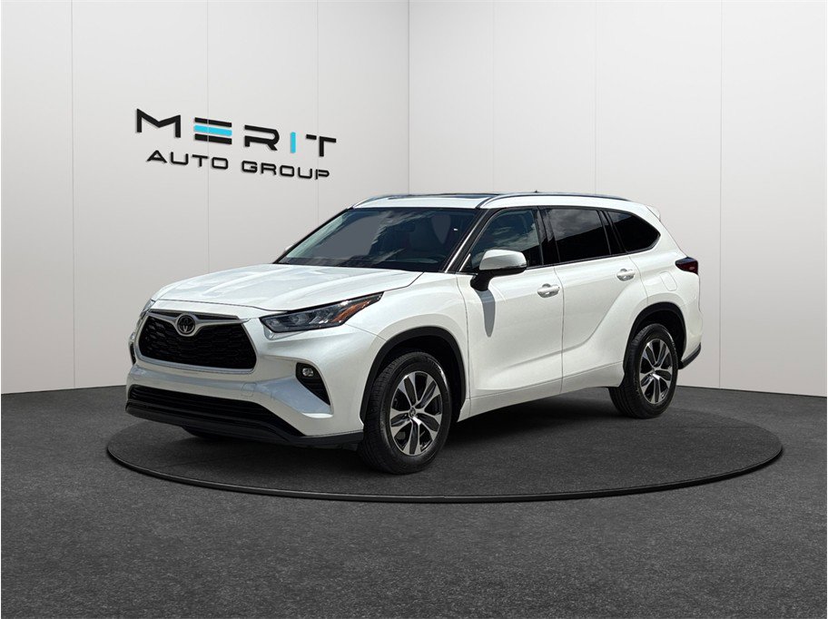 Used 2020 Toyota Highlander XLE FWD image 4