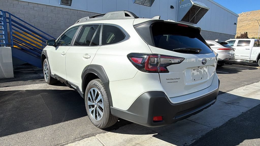 Used 2024 Subaru Outback Premium AWD/4WD image 3