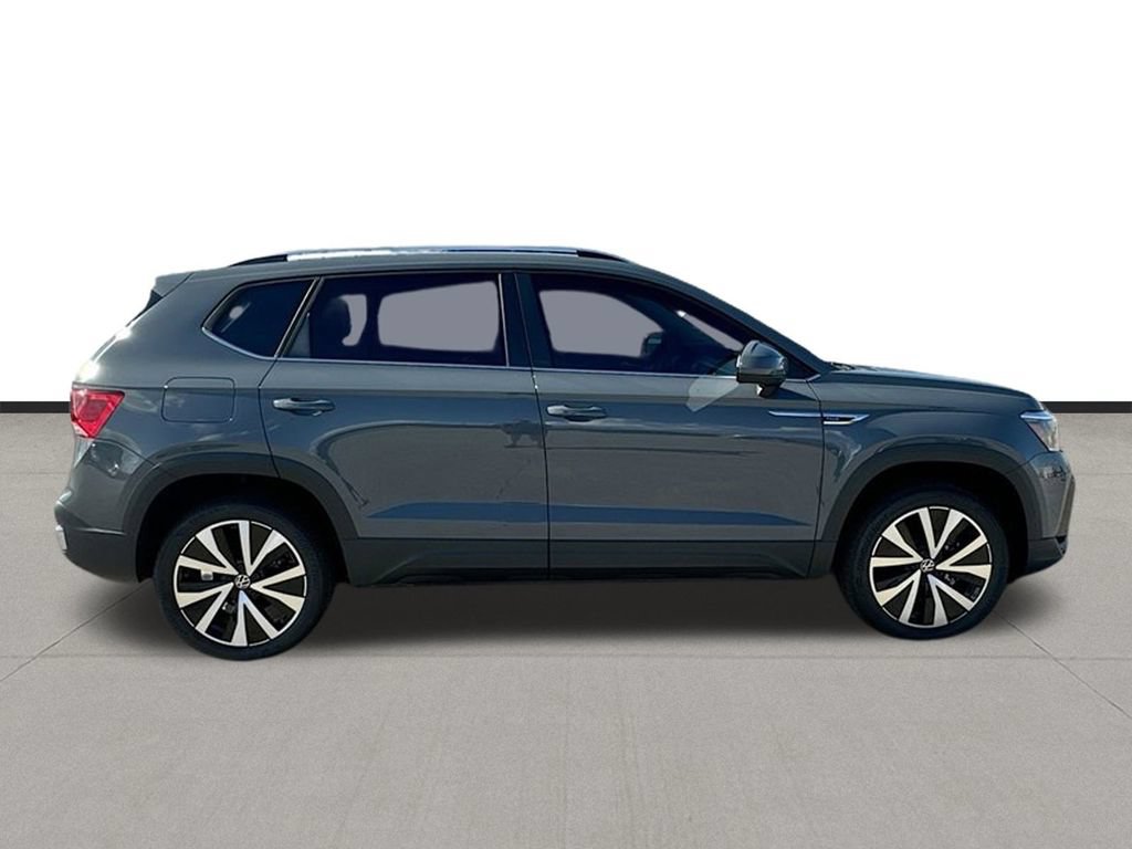 Used 2024 Volkswagen Taos SE FWD image 7