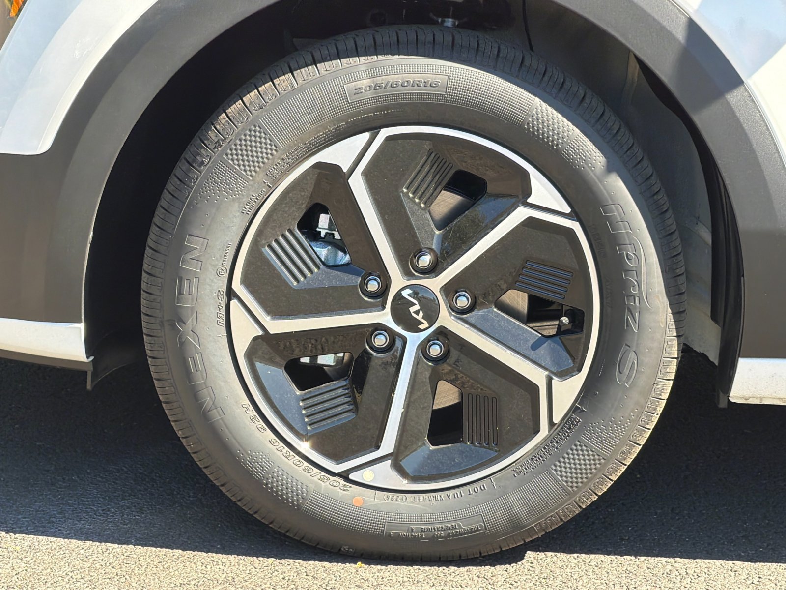 New 2026 Kia Niro EX FWD image 25