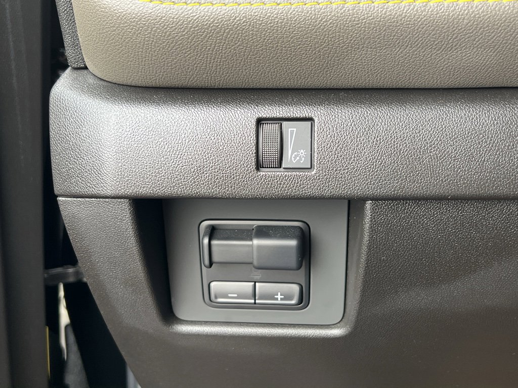 Used 2025 Chevrolet Colorado ZR2 w/ Technology Package image 15