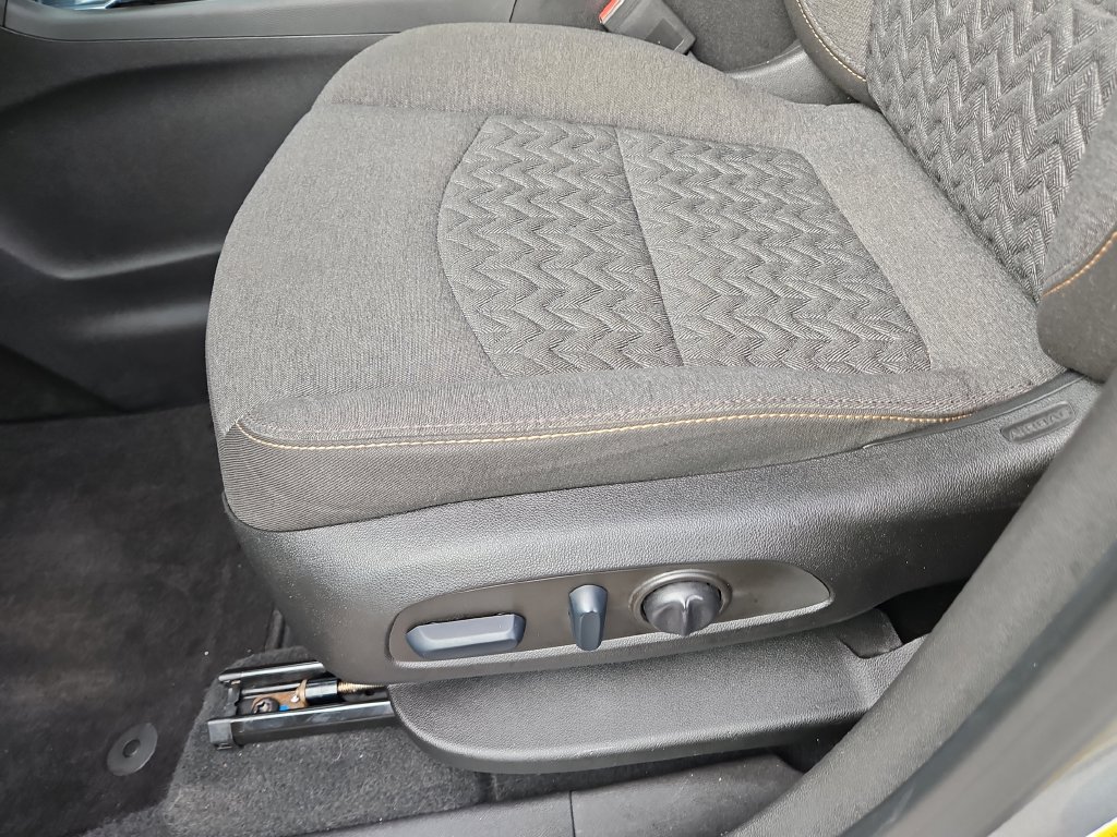Used 2023 Chevrolet Equinox LT FWD image 19