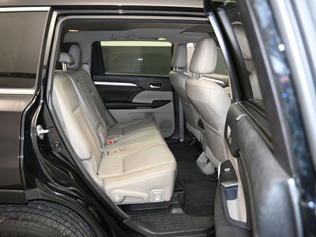 Used 2017 Toyota Highlander image 24