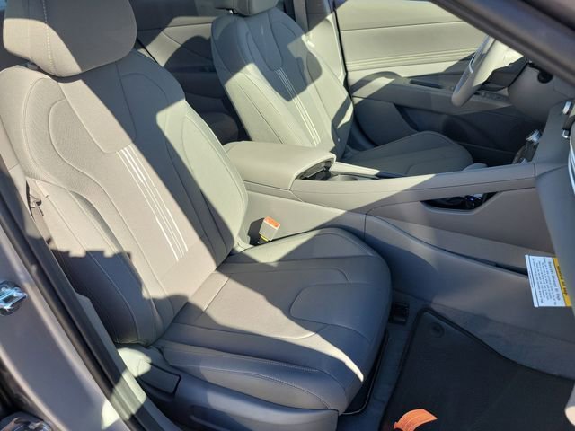 New 2026 Hyundai Elantra SEL Sport FWD image 18