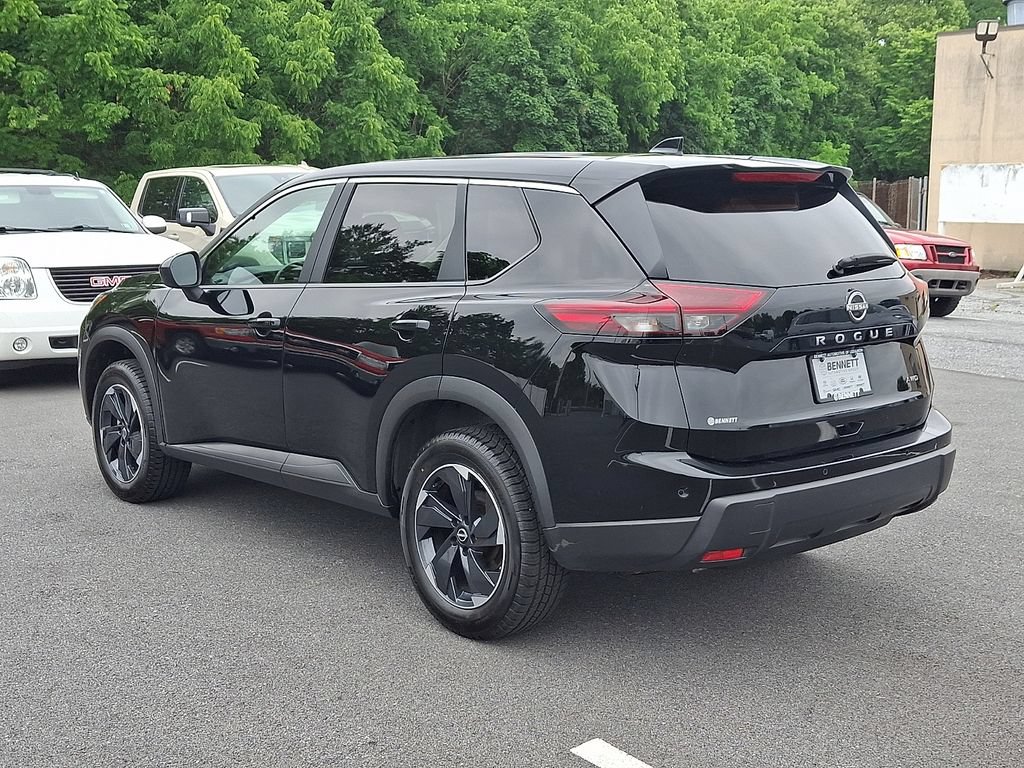 Used 2025 Nissan Rogue SV AWD/4WD image 4