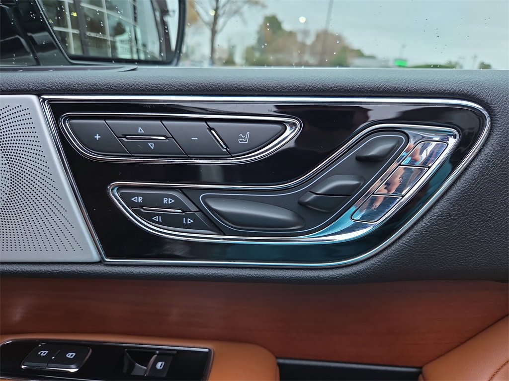 Used 2020 Lincoln Navigator Reserve w/ Luxury Package image 19